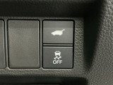 自動でリアゲートを開閉できる電動リアゲート、車がカーブの外側へ膨らんだり内側へ巻き込んだりする挙動を防止し安定した走行をサポートする横滑り防止装置付きです!