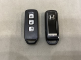 スマートキー付きですからドアロックの開閉およびエンジンスタートが楽々です。電動スライドドアの開け閉めもボタンで操作できます。スペアキーも同じものを用意しております。