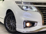 【LEDヘッドライト】悪天候や夜間走行時も良好な視界を確保し安心して運転できる高輝度LEDヘッドライトを装備!点灯速度が早く、消費電力も抑えられています。