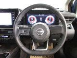 運転が楽しくなる明るく開放的な運転席まわりです。