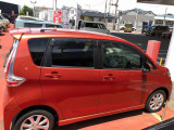車両右側面からの写真になります。車をご覧になりたい時はお気軽に最寄りの店舗へご相談下さい。