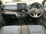 インパネ全体は写真の通りです!広々の運転席!運転席周りのボタンも操作しやすいです!写真で見切れている部分で見たい箇所があればお気軽にお問い合わせください!!