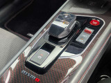 e-powerのシフトレバーはお洒落で使い勝手も良いですよ。