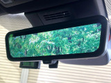 【デジタルインナーミラー】後席の大きな荷物や同乗者で後方が確認しづらい時でも安心!カメラが撮影した車両後方の映像をルームミラー内に表示。クリアな視界で状況の確認が可能です!