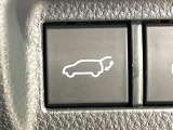 【パワーバックドア】スマートキーや運転席のボタンを押すだけでリアゲートが自動で開閉します!荷物を持っている時や、高い位置にあるバックドアを閉める際に便利な機能です♪
