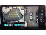 マルチビューカメラシステムは、前後左右のカメラで映した周囲の映像をナビゲーション画面に表示し、ドライバーの死角を減らすことで運転負荷を軽減する機能です☆