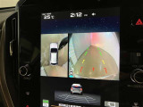 複数のカメラの映像をもとに、クルマを真上から見ているような映像をドライバーに提供し駐車をサポートする機能です。