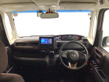 【前方視界】開放的な前方視界!運転がしやすく疲れにくいです♪窓が大きく、見通しがとっても良いおクルマですよ♪