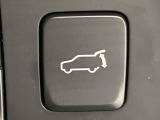 【パワーバックドア】スマートキーや運転席のボタンを押すだけでリアゲートが自動で開閉します!荷物を持っている時や、高い位置にあるバックドアを閉める際に便利な機能です♪