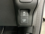 車がカーブの外側へ膨らんだり内側へ巻き込んだりする挙動を防止する横滑り防止装置、ブレーキの補助操作を行い減速して衝突被害を軽減する衝突軽減ブレーキ付きです!