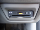 ETC付。高速道路の料金所はキャッシュレスで通過です。サービスエリア等にあるスマートインターの出入口も利用可能でとっても便利。ご納車後すぐにお使い頂けるようセットアップしてのお渡しとなります。