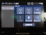 ディスプレイオーディオを装備。スマホとクルマをつなぐことで、これまでのナビに加えて、いろんなサービスが楽しめます。