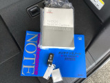 メンテナンスノート【整備記録簿】、取説も揃っています。スマートキーはバッグなどにしまったままボタン操作でエンジンの始動・停止ができて大変便利です。
