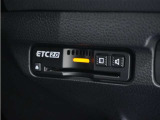 ◆ETC2.0装着◆進化したドライブ体験。料金収受システムだけだったETCが生まれ変わって、高速道路を賢く使うETC2.0に進化しました。多彩な情報サービスが便利で快適なドライブ体験を提供します。