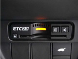 ◆ETC2.0装着◆進化したドライブ体験。料金収受システムだけだったETCが生まれ変わって、高速道路を賢く使うETC2.0に進化しました。多彩な情報サービスが便利で快適なドライブ体験を提供します。