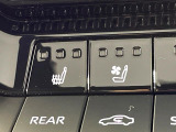 【シートベンチレーション】夏場は涼しい風でお尻や背中の熱やムレを防ぎ、冬はエアコンよりも早く温まってポカポカに!季節を問わず快適に過ごせます。