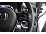 Hondaセンシングの機能のひとつ、アダプティブクルーズコントロール付!アクセルから足を離しても設定したスピードと前車との車間を保ち走行してくれます!車線維持もアシスト☆高速道路で疲労軽減ですね☆