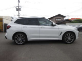 新車登録から7年目まで、最長4年間の走行距離無制限保証をご用意。ご購入後も安心が長く続きます。