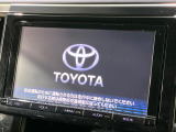 【メーカー9インチ純正ナビ】インテリアに溶け込むスタイリッシュな「専用設計」メーカーナビを装備♪視認性や操作性など基本性能にも優れ、より上質なカーライフをお楽しみいただけます。