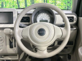 インテリアに合わせたデザインのステアリングは、運転される方のことも考え、運転しやすい形状、大きさです。是非一度、実際に触ってお確かめください。