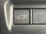 【パワーバックドア】スマートキーや運転席のボタンを押すだけでリアゲートが自動で開閉します!荷物を持っている時や、高い位置にあるバックドアを閉める際に便利な機能です♪