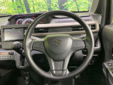 インテリアに合わせたデザインのステアリングは、運転される方のことも考え、運転しやすい形状、大きさです。是非一度、実際に触ってお確かめください。