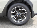 幅広いサービスのスバル保険。スバル正規店で任意保険にご加入いただきますと、距離無制限のレッカーサービスや、ガラスやパンクの修理などのオリジナル修理サービスなどが追加料金無しで付帯されます。