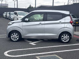 当店は照明・屋根付きスペースございますので雨天時も安心して現車確認が可能です。
