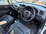 ステアリングを握ればJeepワールドが目の前に広がります!