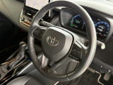 【ステアリングスイッチ】が付いており運転中に前方から目線をそらすことなくオーディオ等の操作が可能なので安心・快適にカーライフをお楽しみいただけます。