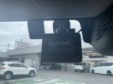 最近では付いてる車も多くなってきました。中古車ではまだまだ付いていればラッキーなドライブレコーダーです♪