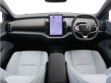 ドライバー・ディスプレイとセンターディスプレイを、12.3インチのタブレットに集約しました。運転操作に必要な情報とよく使う機能のコントロールボタンを、同一画面内にわかりやすく表示させることができます。