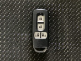 スマートキー付きですからドアロックの開閉およびエンジンスタートが楽々です。電動スライドドアの開け閉めもボタンで操作できます。