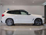BMWでは重量配分にもこだわりがあり、FRモデルでは50:50とFFモデルでも60:40と前後の重量バランスにこだわり、軽快なハンドリングを実現しております。