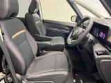 ゆったりと座れる運転席シートですのでストレスなく運転が出来ますよ!