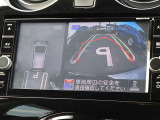 【アラウンドビューモニター&バックモニター】クルマを真上から見下ろしているかのような映像が表示され、周囲の状況がひと目で把握できるので、安心してスマートに駐車できます。駐車が苦手な方にオススメです!