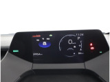 とっても見やすいメーターです。夜間時はラグジュアリーな気分にさせてくれる照明が魅力ですので、夜のドライブも楽しみになりますよ♪