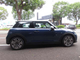 新車登録から7年目まで、最長4年間の走行距離無制限保証をご用意。ご購入後も安心が長く続きます。