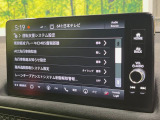 【ホンダセンシング】走行中に前方の車両等を認識し、衝突しそうな時は警報とブレーキで衝突回避と被害軽減をアシスト。より安全にドライブをお楽しみいただけます。