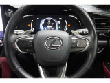 レーダークルーズコントロール(全車速追従機能付)が装備されています。高速道路で定速走行だけでなく、0km/hから約100km/hの広い範囲で先行車との車間距離を適切に保ちながら追従走行ができます。
