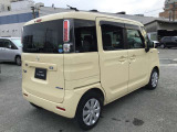 斜めから見てもシャープでスポーティなデザイン!