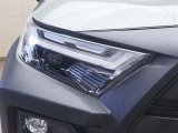 LEDヘッドライトです。デザイン性がよくとても明るいので、夜間の走行や悪天候でも安心です。