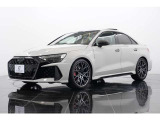 Audi exclusiveスペシャルボディカラーのクレヨンカラーとなっており、大変貴重な1台です。