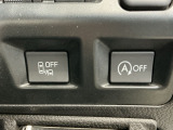 後方からの接近車両を知らせ車線変更の確認を支援するブラインドスポットモニタリングシステム、燃料消費量や排気ガスの量を抑えることが出来るアイドリングストップ機能付きです!
