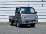 当社の届出済未使用車は、店舗に『新車おろしたて』の状態で入荷いたします。新規届出によりナンバーを取得後、店頭で丁寧に展示・保管をしています。遠方のお客様にも、安心してお勧めできるコンディションです。