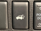 【パワーバックドア】スマートキーや運転席のボタンを押すだけでリアゲートが自動で開閉します!荷物を持っている時や、高い位置にあるバックドアを閉める際に便利な機能です♪