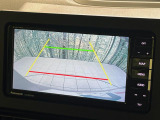 【バックカメラ】駐車時に後方がリアルタイム映像で確認できます。大型商業施設や立体駐車場での駐車時や、夜間のバック時に大活躍!運転スキルに関わらず、今や必須となった装備のひとつです!