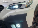 【LEDヘッドライト】悪天候や夜間走行時も良好な視界を確保し安心して運転できる高輝度LEDヘッドライトを装備!点灯速度が早く、消費電力も抑えられています。