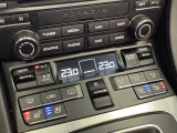 シートヒーター/シートベンチレーションは、冬場にはシートを温め、夏場にはシート内部から風を送り蒸れを軽減することで、年間を通して快適にお乗りいただける人気装備でございます。