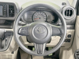 インテリアに合わせたデザインのステアリングは、運転される方のことも考え、運転しやすい形状、大きさです。是非一度、実際に触ってお確かめください。